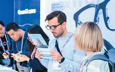 中国AI眼镜吸引全球观众