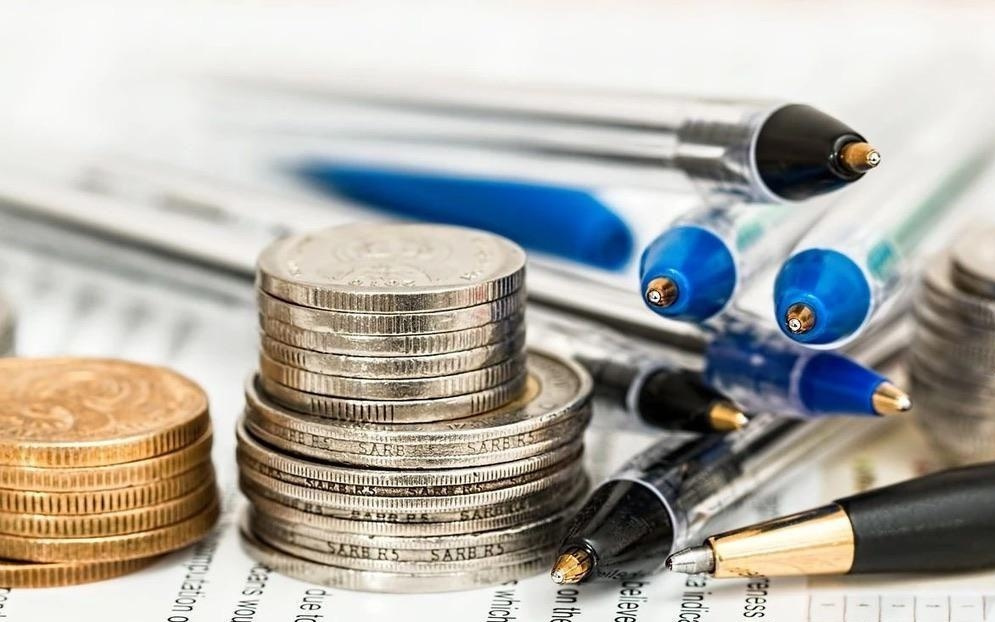 当全民“养虾”狂欢，金融玩家为何集体“克制”