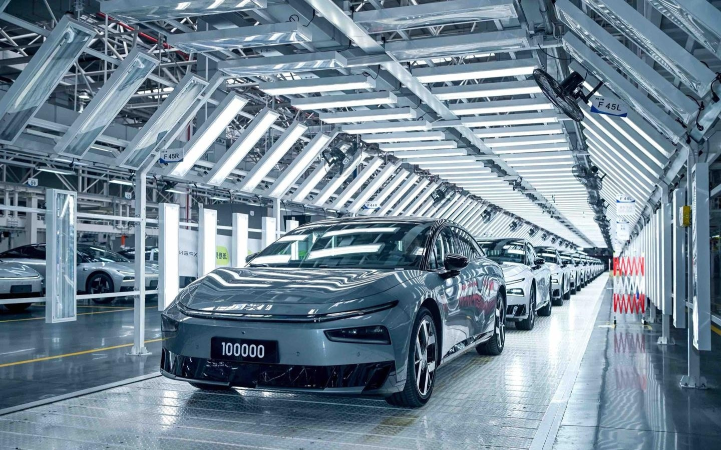 第10万台小鹏P7+整车下线，首批2026款车型完成交付