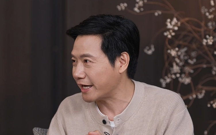 雷军透露新一代小米SU7努力赶进度，部分门店可能在春节前展出