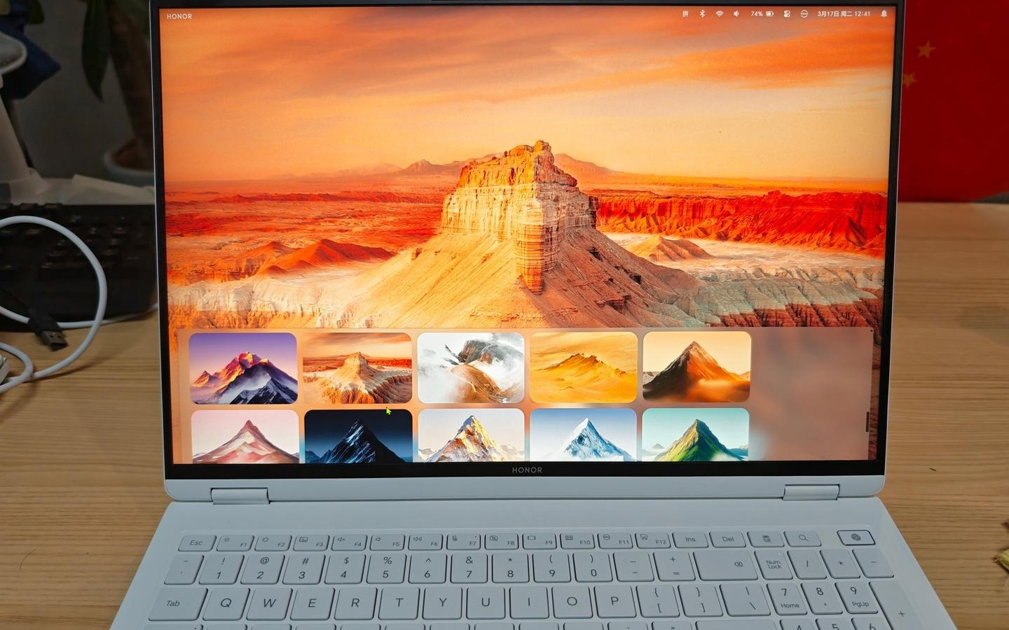 荣耀MagicBook全新AI UI实机效果公布，界面更似macOS