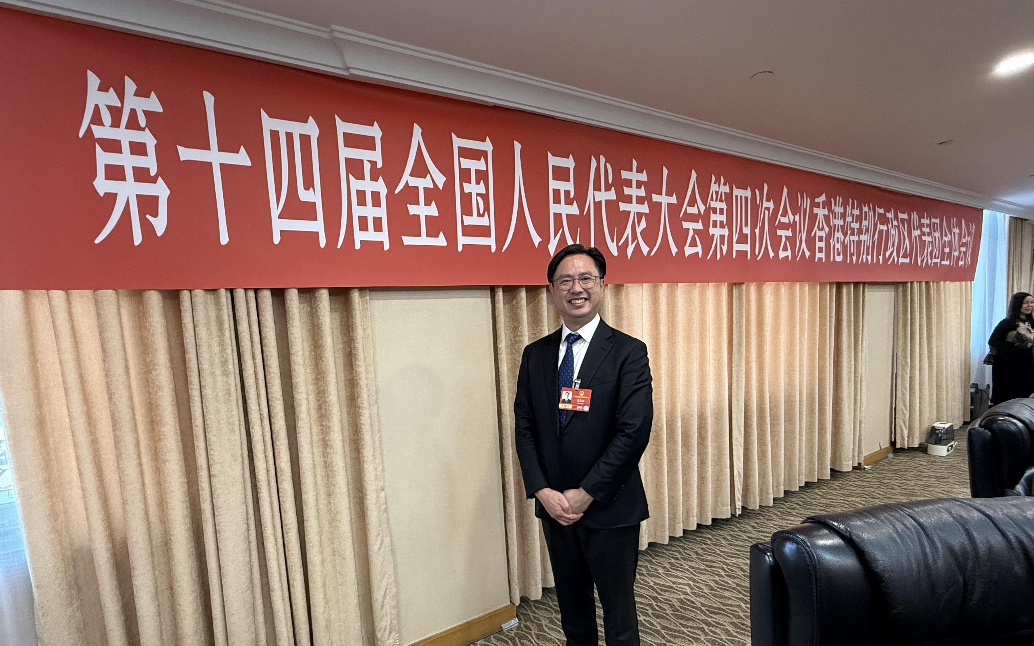 网络诈骗收割银发族，人大代表：给App长辈模式加AI防护