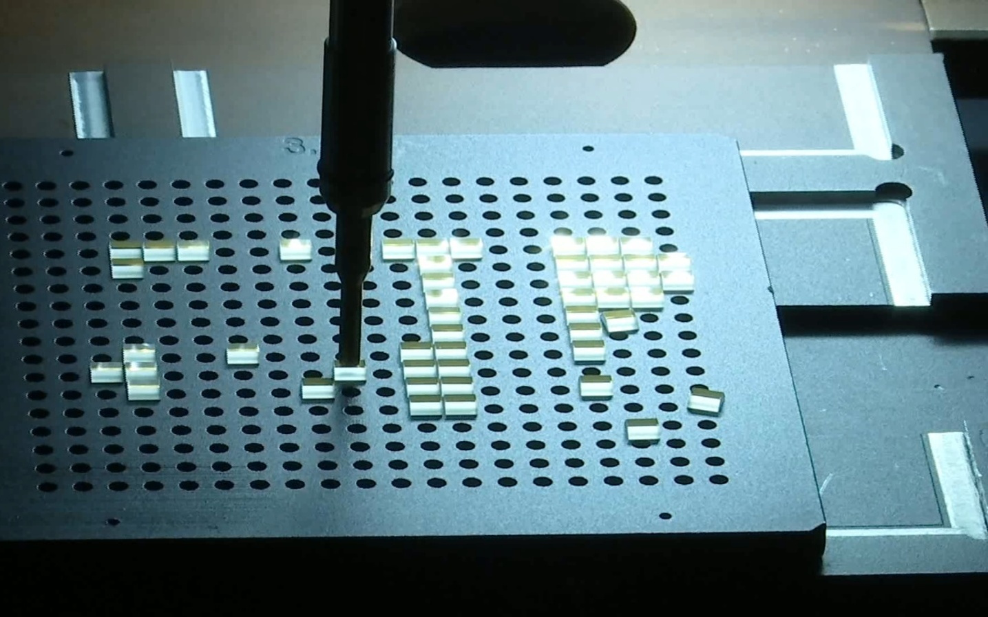 一片光学玻璃，为何让客户追着要货？