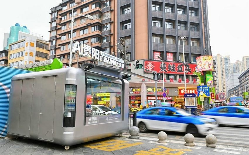 全球首创具身智能文旅零售舱落地贵阳，中国移动携手银河通用机器人全城十舱首发！