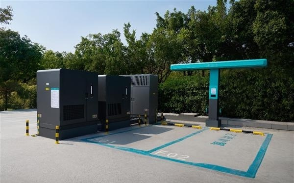 9分钟充饱堪比加油！比亚迪已累计建成4990座闪充站