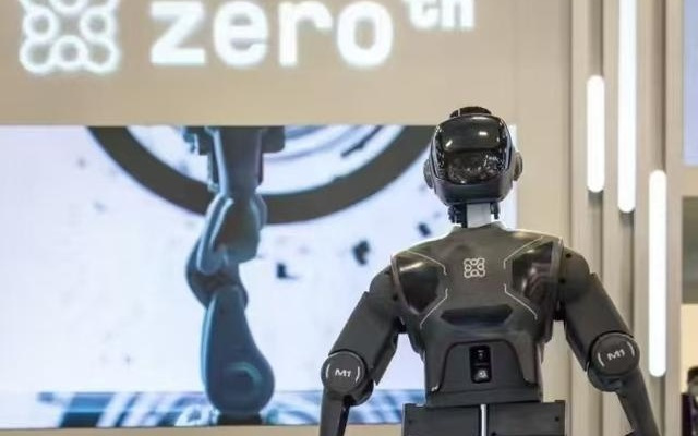 CES观察|能跑跳、能干活、能签单,中国人形机器人站上C位