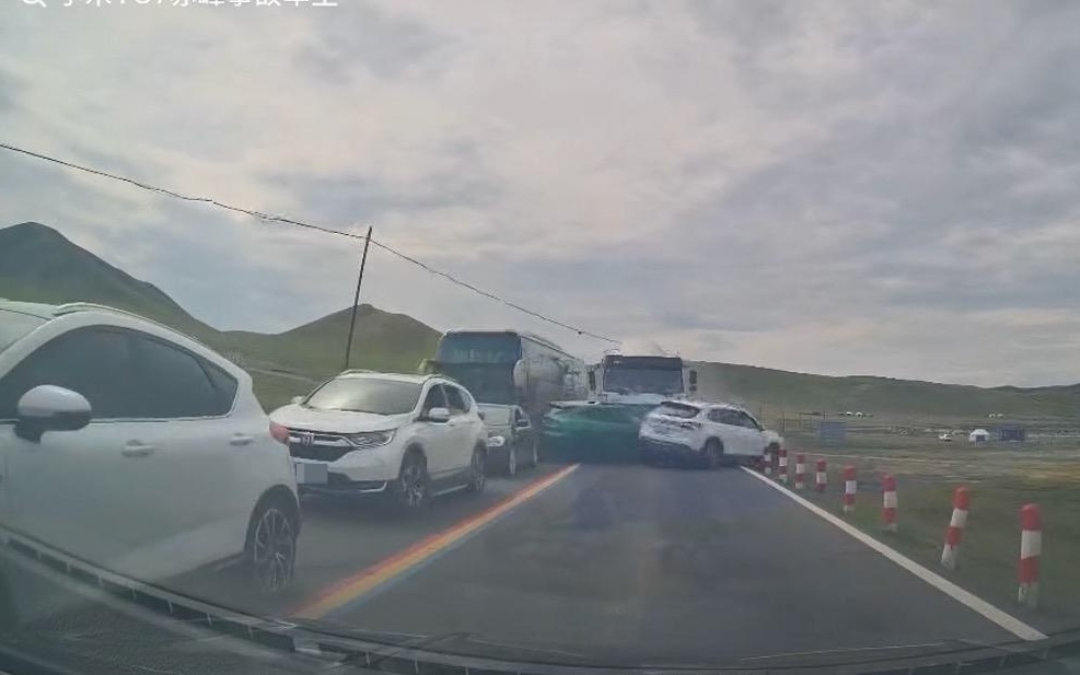 被水泥罐车迎头顶撞的小米车主：提车3天就出事 感觉逃过一劫
