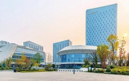 成都正在更新产业“新名片”