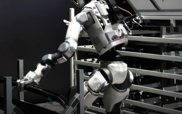 周鸿祎：3年内机器人价格将降至3万元 中国制造能做到全球最低价