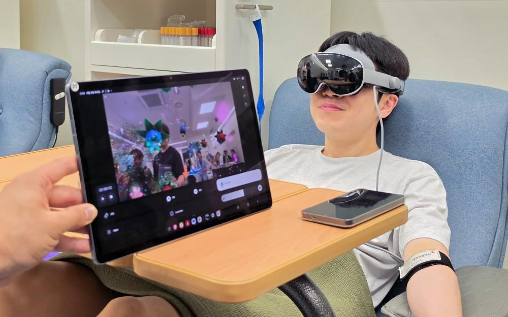 三星给献血者佩戴Galaxy XR头显:沉浸式冥想,缓解紧张情绪