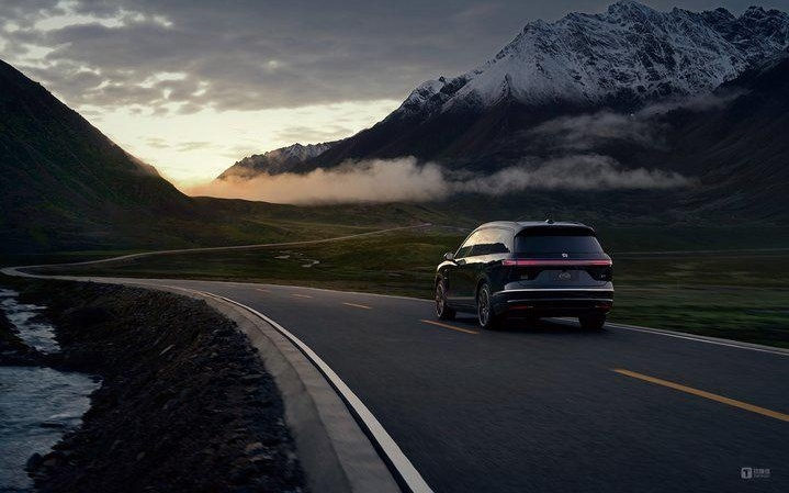 从第一台到第100万台，ES8为蔚来兜住了底