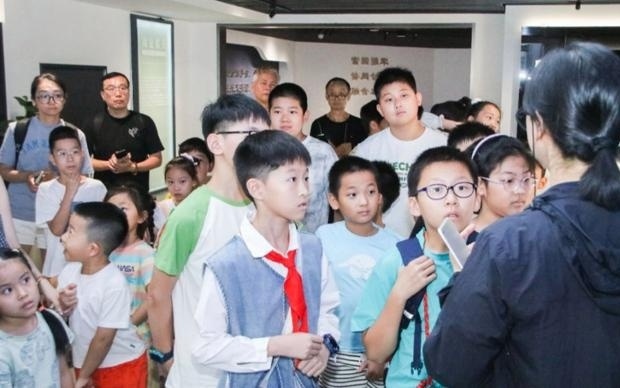 点燃少年太空梦，社区研学走进航天八院