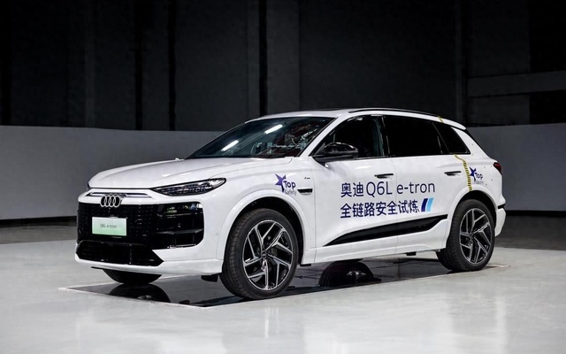 “货车侧撞+固定柱体夹击”连环碰撞你受得了吗？奥迪Q6L e-tron：小意思！