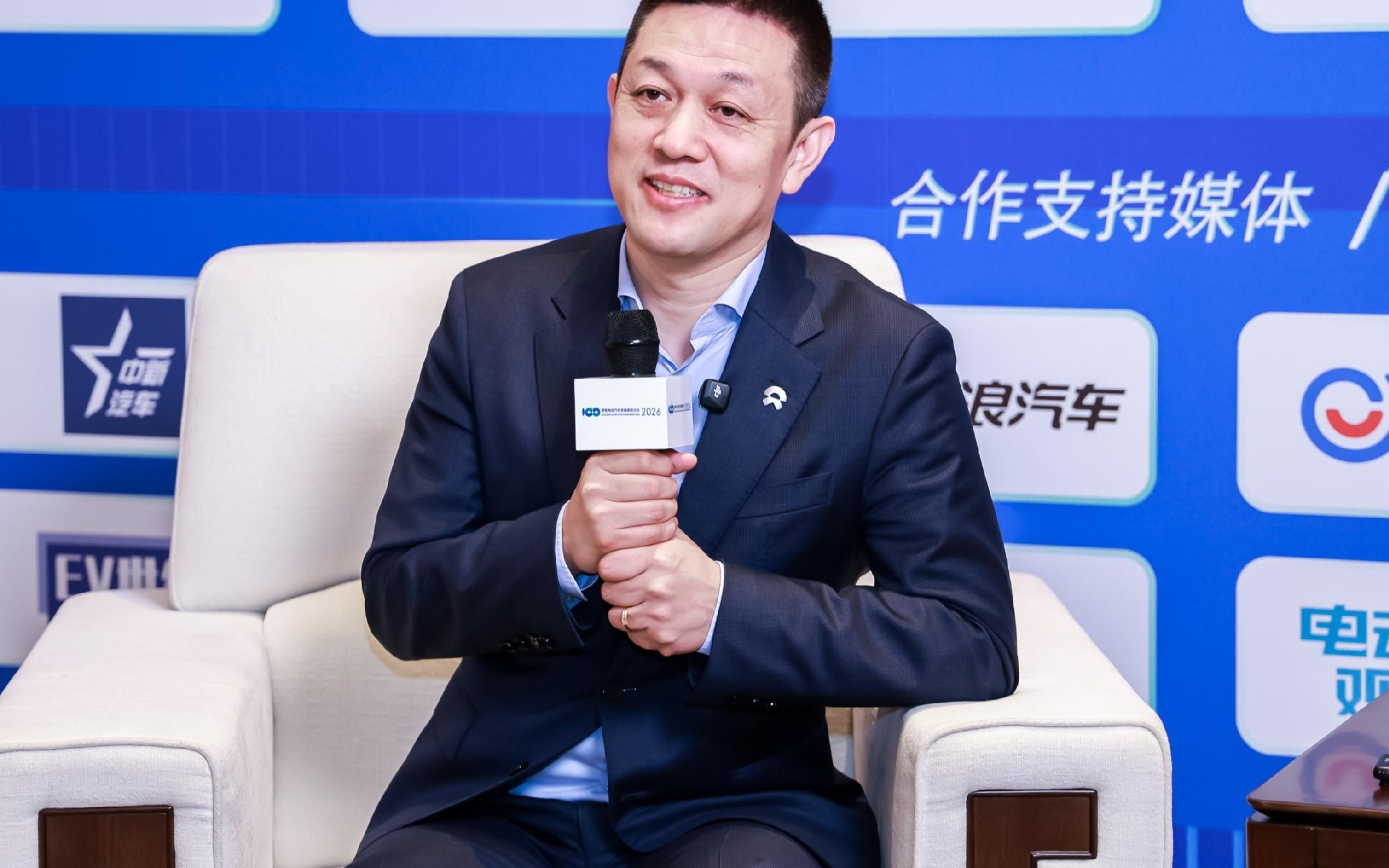 汽车行业陷“新车效应死亡谷”，李斌喊话：电池和芯片标准归一化