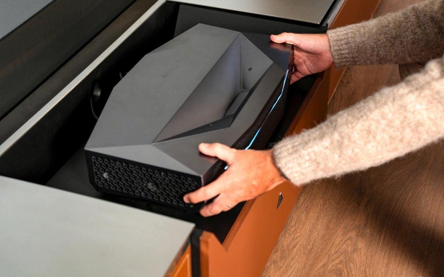 两次众筹破千万后，AWOL Vision还能“抢跑”多久？| 出海爆品先知