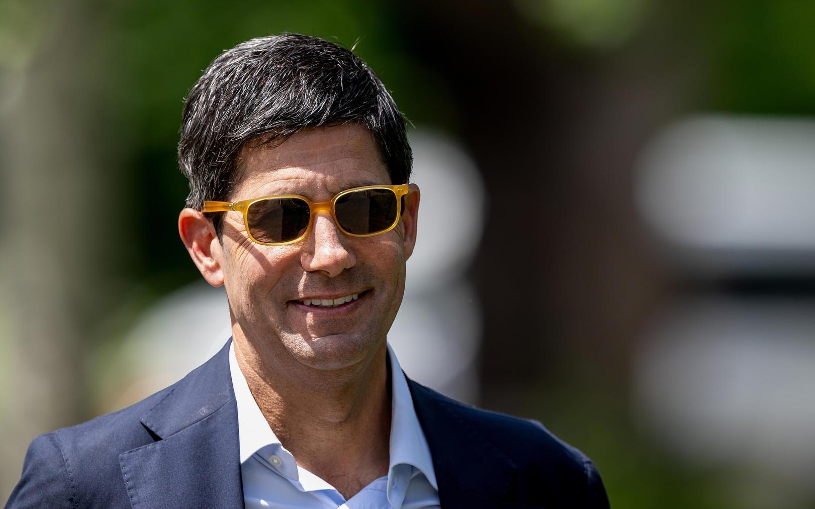 一天蒸发6.5万亿美元！全球抛售潮涌现！沃什提名为何会血洗币圈、闪崩贵金属？