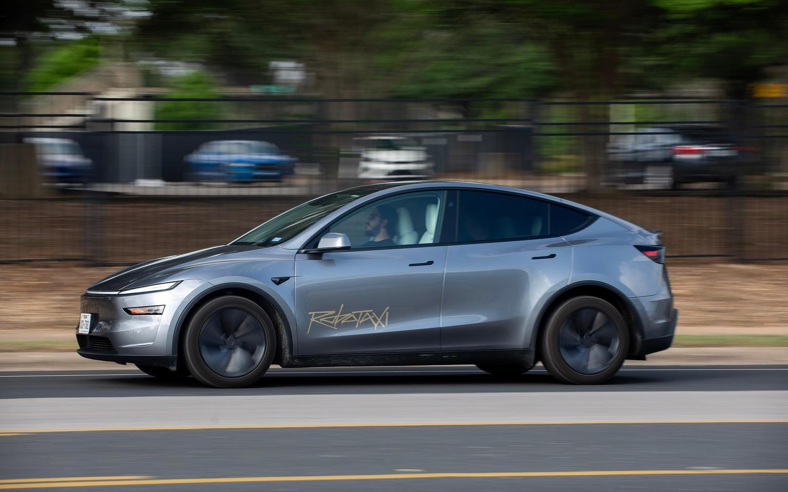 特斯拉汽车全球销量首次被比亚迪超越，马斯克路在何方？