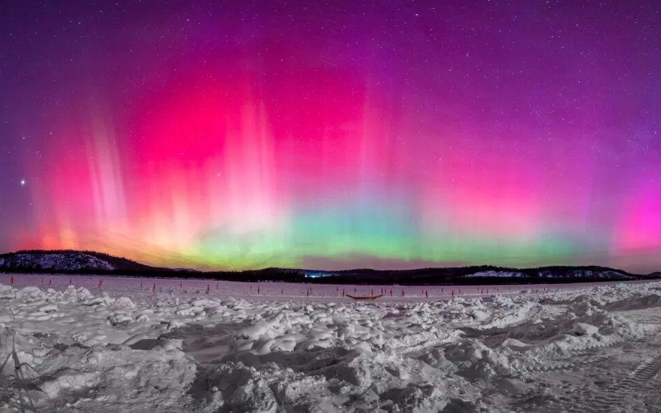 地球出现特大地磁暴