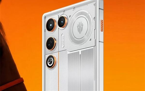 红魔11 Air性能反杀友商天玑9500 姜超：看似不可能的事却发生了