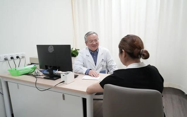 AI技术精准赋能，普陀区中心医院团队以创新守护健康