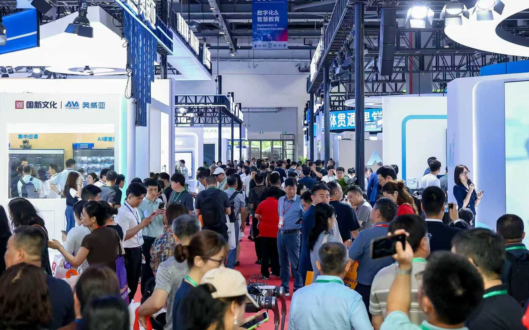 人工智能日益融入中国高等教育