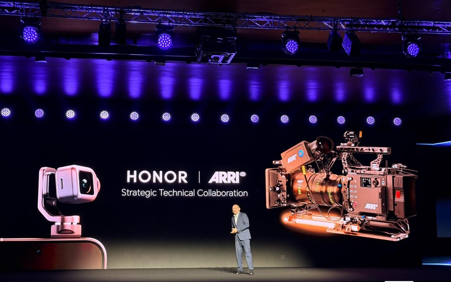 荣耀牵手ARRI阿莱，Robot Phone成合作首秀！