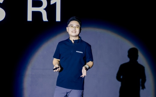 NBBOSS R1全球首发：从算盘到AI外脑，商业工具迎来“第四物种”