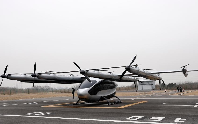 全球首款 峰飞航空5吨级eVTOL天际龙正式亮相并完成转换飞行