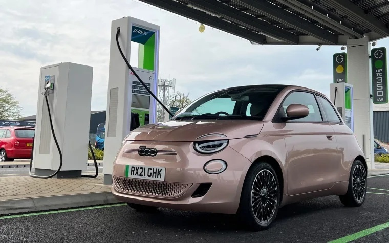 英国汽车充电基础设施重要进展：公共充电桩数量已达加油泵近两倍