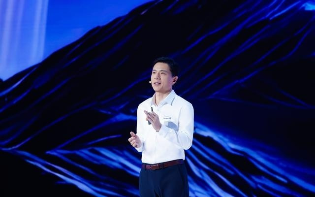 李彦宏：AI正在跨越全新临界点，只有用好AI方能掌控未来