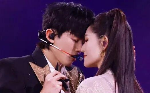 马云、蔡崇信、吴泳铭、井贤栋……开学前一天阿里和蚂蚁高管齐聚云谷学校,和老师们畅聊AI