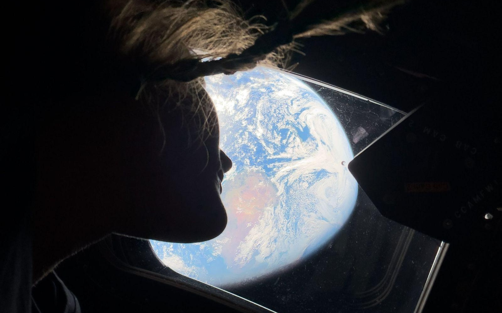 “将iPhone摄影推向新高度”,库克祝贺阿耳忒弥斯2号任务成功