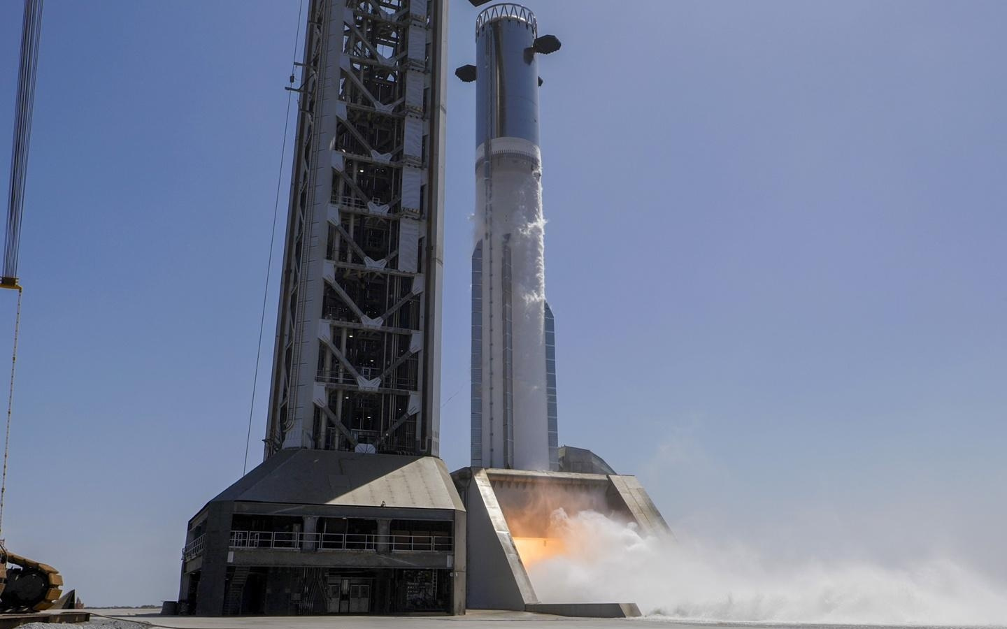 SpaceX星舰V3完成首次静态点火测试，为下月试飞铺路