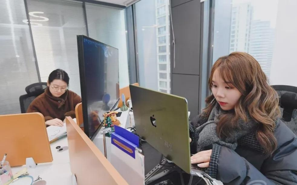 浙江“一人公司”兴起！前大厂程序员靠AI月入200万元：“完全不需要员工”