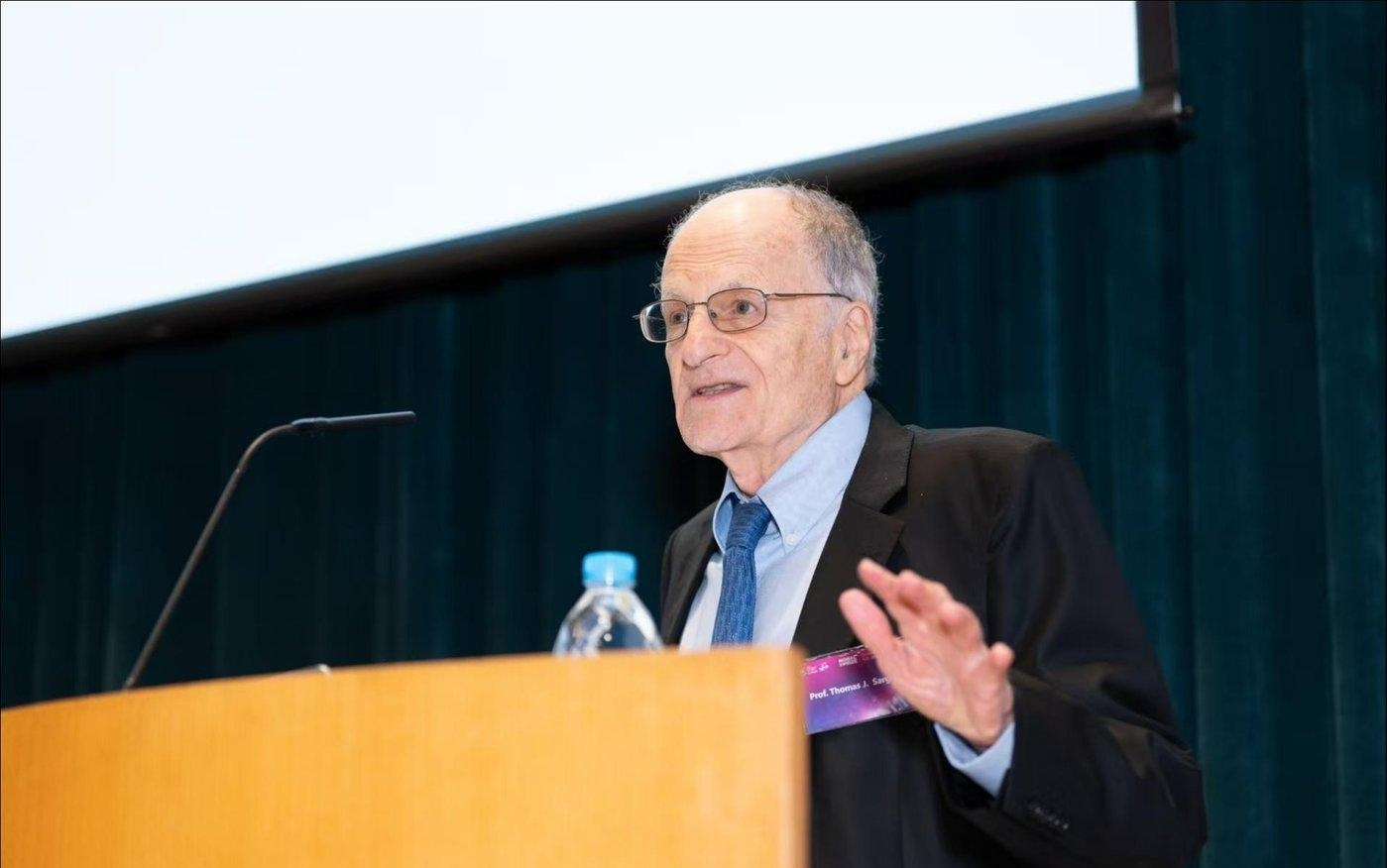 诺奖得主萨金特港大最新演讲：AI的突破本质上是经济学的数百年进化（万字实录）