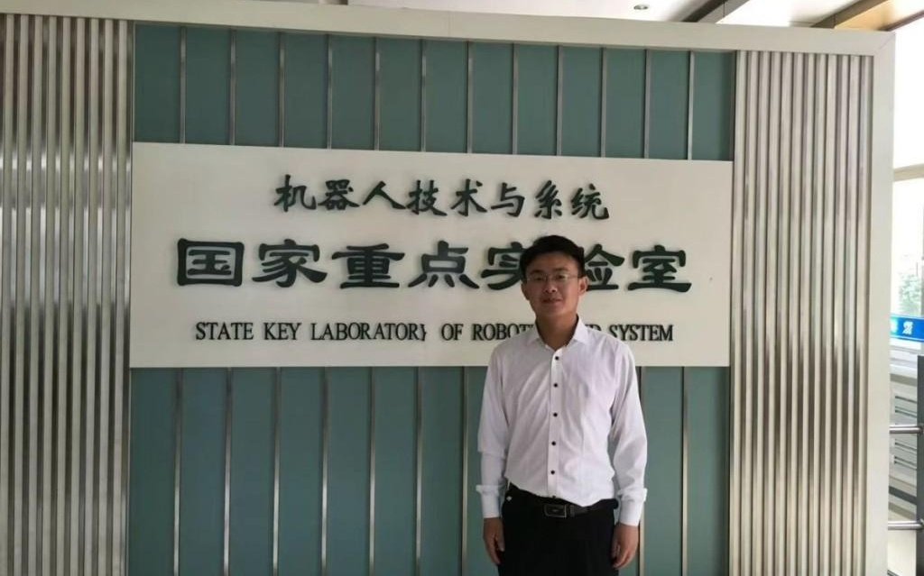 当98岁奶奶遇见1岁人形机器人