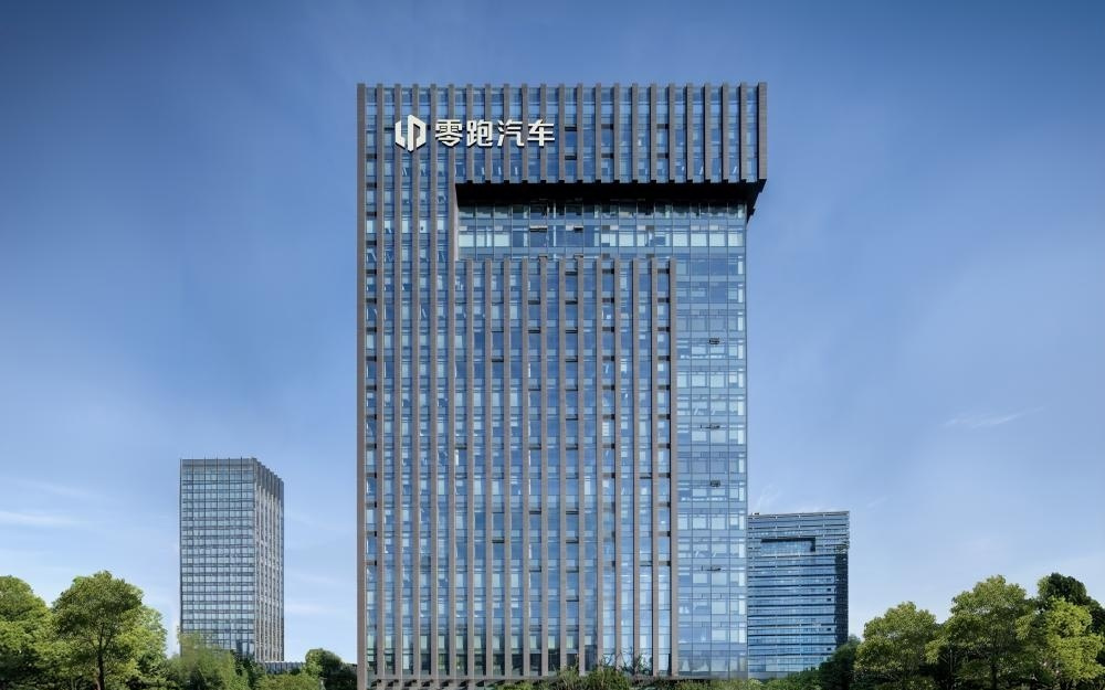 实现半年盈利、上调全年交付目标，零跑汽车要冲刺千亿市值