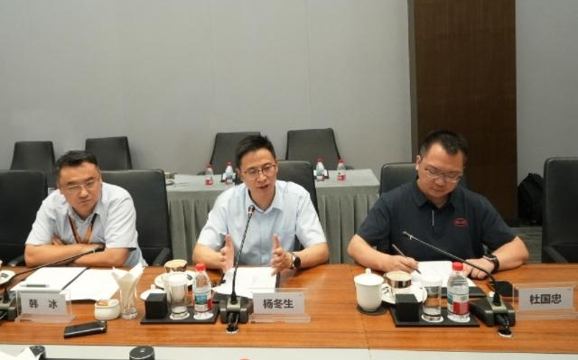 比亚迪杨冬生：向外部竞争，“没必要两个团队只干一件事”
