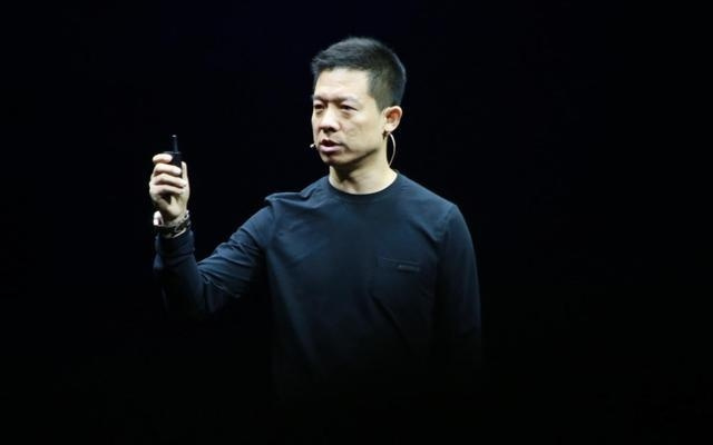 贾跃亭IP公司开设店铺，一件夹克定价799元，客服：不确定贾跃亭是否会直播带货