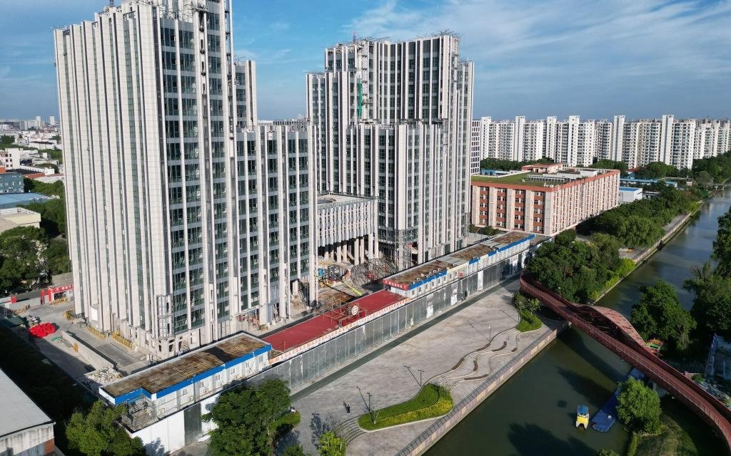 上海“大零号湾”双子塔年底竣工，将布局机器人产业