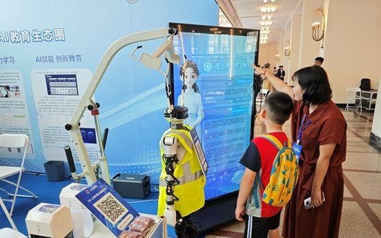 AI智能体、VR实验室……普陀区智慧教育玩出“新花样”
