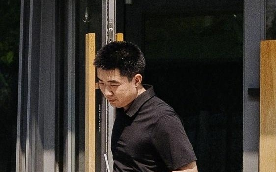 理想汽车有多“抠”：李想本人当车模 在自己公司园区拍摄