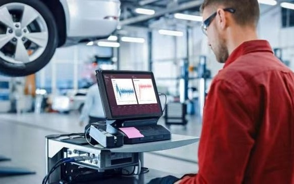 联想AI Workmate概念机、moto首款“大折叠”手机等新品亮相｜新品速递