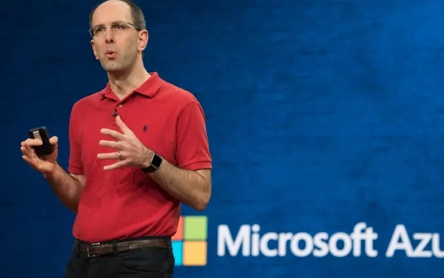 老黄大出血！OpenAI背刺英伟达，微软自研芯连夜拆掉CUDA护城河？