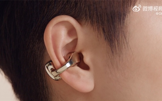 孙颖莎代言！OPPO Enco Clip2耳夹耳机外观首秀 超闪小金环