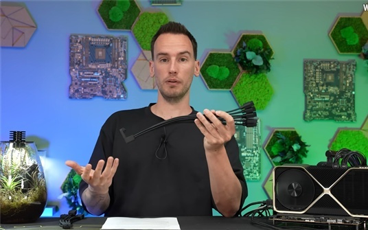 NVIDIA从未发布的Titan Ada：用的竟是6×8Pin转双16Pin！最高可达900W