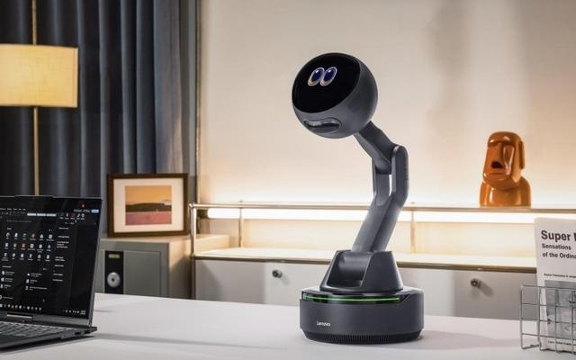 中国科技企业亮相MWC，桌面机器人让AI从“ 能用 ”走向“好用 ”