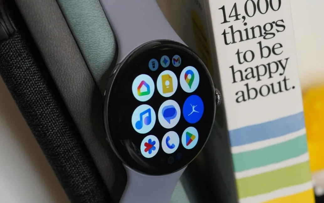 谷歌Pixel Watch 4升级WearOS 6.1，拇指食指碰下就能接电话