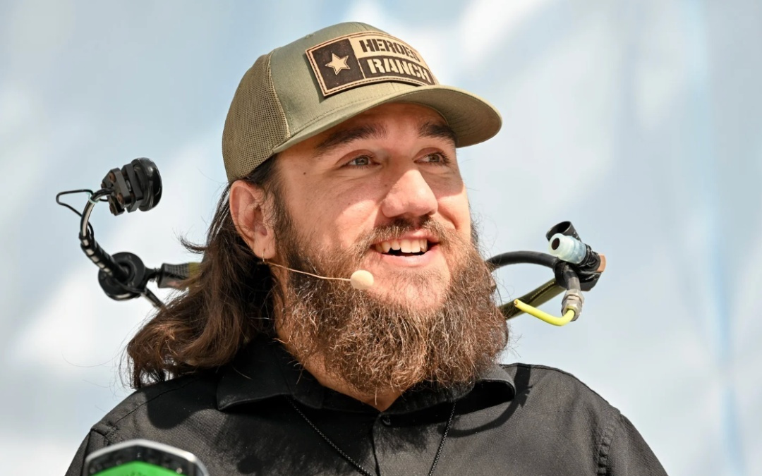 马斯克「脑机第一人」首爆！不开颅在线升级，永生代码已写入