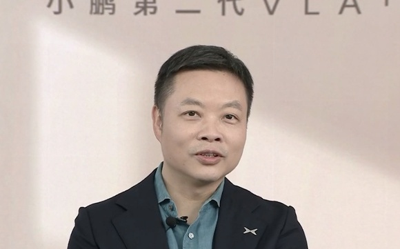 何小鹏:每个月花3亿豪赌第二代VLA,年底能力再提升10倍